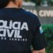 Polícia Civil investiga esquema de lixo clandestino no antigo lixão de Jardim Gramacho.