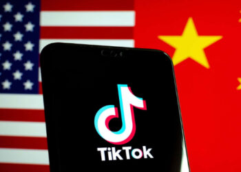 Donald Trump afirma que a China aprovou a venda do TikTok para um consórcio de investidores dos EUA, garantindo a permanência da rede social no país e afastando risco de banimento.