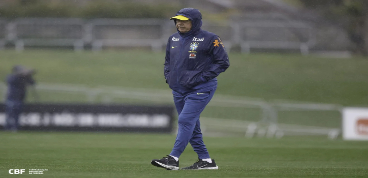 Carlo Ancelotti esboçou a provável escalação da Seleção Brasileira contra o Chile, com mudanças na defesa e dúvidas no meio-campo.