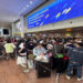 Ciberataque derruba sistemas de check-in e embarque em grandes aeroportos europeus, como Heathrow, Bruxelas e Berlim. Passageiros enfrentam longas filas, atrasos e cancelamentos.