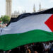 Em um dia histórico, Reino Unido, Canadá, Austrália e Portugal anunciaram formalmente o reconhecimento do Estado palestino. A medida coordenada, que ocorre às vésperas da Assembleia Geral da ONU, representa uma significativa mudança diplomática e aumenta o isolamento de Israel. Leia as reações e implicações desta decisão.