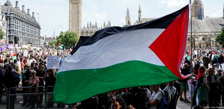 Em um dia histórico, Reino Unido, Canadá, Austrália e Portugal anunciaram formalmente o reconhecimento do Estado palestino. A medida coordenada, que ocorre às vésperas da Assembleia Geral da ONU, representa uma significativa mudança diplomática e aumenta o isolamento de Israel. Leia as reações e implicações desta decisão.