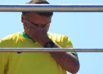Jair Bolsonaro foi condenado a 27 anos e 3 meses de prisão por liderar tentativa de golpe em 2022. STF citou provas como "minuta do golpe" e plano de assassinato. Entenda o caso.