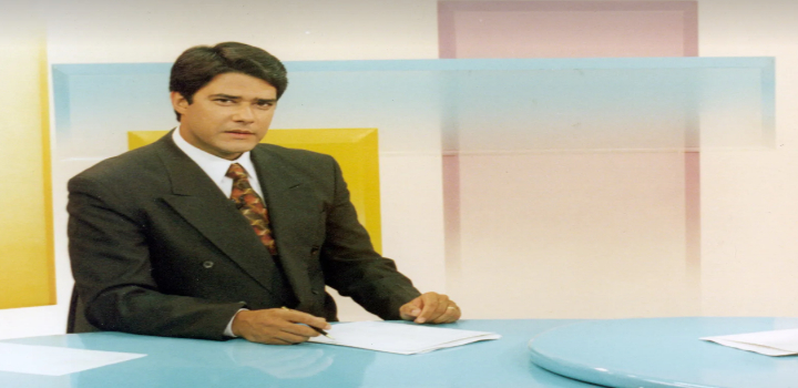 William Bonner deixa a bancada do "Jornal Nacional" após 29 anos. Transição para César Tralli foi planejada há 5 anos. Bonner seguirá no "Globo Repórter" a partir de 2026.
