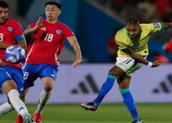 Seleção brasileira enfrenta o Chile no Maracanã em despedida da torcida antes da Copa. Ivete Sangalo faz show e campeões mundiais serão homenageados.
