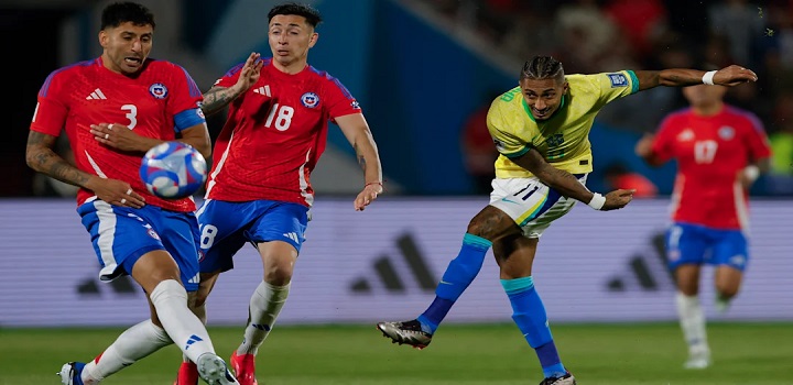 Seleção brasileira enfrenta o Chile no Maracanã em despedida da torcida antes da Copa. Ivete Sangalo faz show e campeões mundiais serão homenageados.