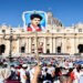 Vaticano canoniza Carlo Acutis, jovem italiano falecido aos 15 anos e conhecido como padroeiro da internet. Milagre no Brasil foi decisivo no processo.