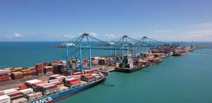 Ceará decreta situação de emergência após sobretaxas de 50% impostas pelos EUA atingirem 90% das exportações do estado. Governo Lula lança Plano Brasil Soberano para apoiar empresas e trabalhadores.
