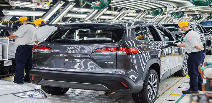 Estoques de Corolla e Corolla Cross estão no fim em diversas concessionárias do Brasil. Produção da Toyota segue suspensa após destruição da fábrica de motores em Porto Feliz (SP).