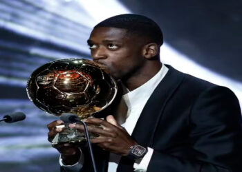 Ousmane Dembélé é o novo rei do futebol! Saiba tudo sobre a conquista da Bola de Ouro 2025 pelo atacante do PSG, seus números impressionantes (35 gols na temporada) e a lista completa dos top 30.