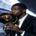 Ousmane Dembélé é o novo rei do futebol! Saiba tudo sobre a conquista da Bola de Ouro 2025 pelo atacante do PSG, seus números impressionantes (35 gols na temporada) e a lista completa dos top 30.