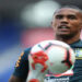 Douglas Costa, ex-jogador da Seleção Brasileira, teve prisão decretada por dívida de R$ 492,9 mil em pensão alimentícia. Sydney FC rescinde contrato após decisão da Justiça gaúcha.