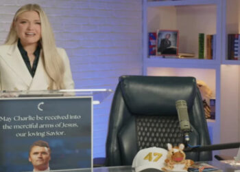 Erika Kirk, viúva de Charlie Kirk, agradece apoio de Trump e promete manter o trabalho do ativista conservador assassinado em evento nos EUA.