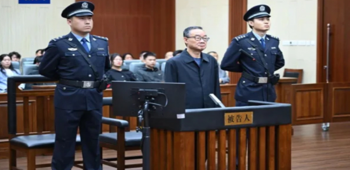 O ex-ministro da Agricultura da China, Tang Renjian, foi condenado à morte por corrupção, mas terá a pena suspensa por dois anos, podendo ser convertida em prisão perpétua.