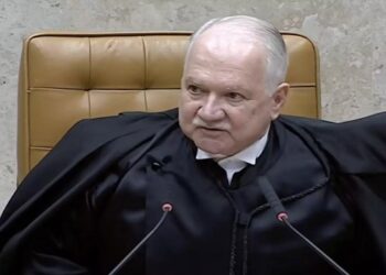 Edson Fachin tomou posse como presidente do STF e do CNJ, pregando respeito à Constituição, independência entre poderes e uso responsável dos recursos públicos.