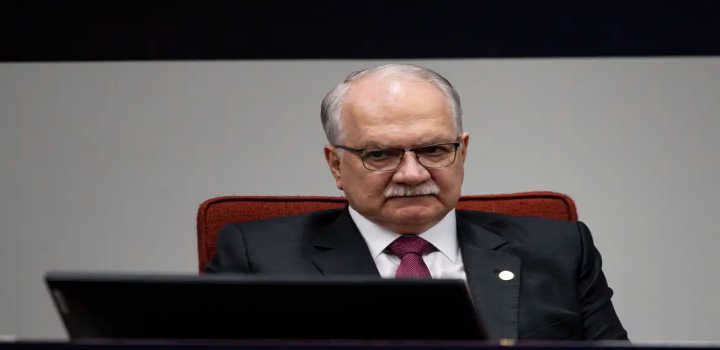 Edson Fachin toma posse como presidente do STF para mandato de dois anos. Alexandre de Moraes será vice. Primeira sessão sob nova gestão julgará vínculo de motoristas de aplicativo.