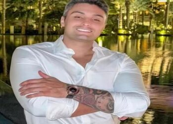 Gabriel Spalone, influenciador com 800 mil seguidores, é detido no Panamá durante fuga. Ele é suspeito de fraudar R$ 146 milhões em esquema de Pix investigado pela Polícia Civil de SP.