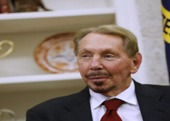 Larry Ellison, cofundador da Oracle, superou Elon Musk e se tornou o homem mais rico do mundo, com fortuna de US$ 393 bilhões impulsionada pela inteligência artificial.