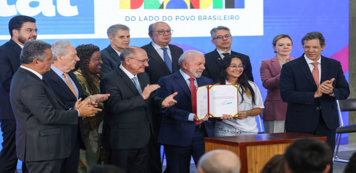 Presidente Lula sanciona o “ECA Digital”, lei que fortalece a proteção de crianças e adolescentes na internet e dá à ANPD status de agência reguladora para fiscalizar e punir empresas de tecnologia.