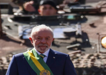 Desfile da Independência em Brasília reuniu autoridades e público para celebrar soberania, COP30 e PAC. Forças Armadas exibiram tecnologia nacional, como míssil MANSUP.