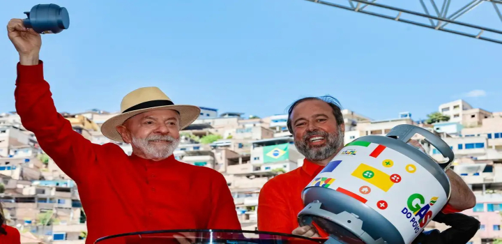 Lula pede mobilização popular contra projeto de anistia a golpistas do 8 de janeiro. Presidente alerta para risco de aprovação no Congresso e lança programa social em BH.