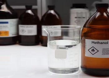 A Polícia Federal abriu inquérito para investigar intoxicações por metanol em São Paulo, apurando possível ligação da adulteração de bebidas com o crime organizado.