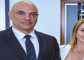 O ministro Alexandre de Moraes, do STF, reagiu à sanção imposta pelos Estados Unidos à sua esposa, a advogada Viviane Barci. A medida, baseada na Lei Magnitsky, bloqueia bens da advogada nos EUA. Moraes classificou a ação como uma violação ao Direito Internacional e à soberania do Brasil.