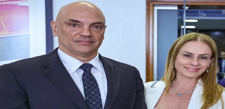 O ministro Alexandre de Moraes, do STF, reagiu à sanção imposta pelos Estados Unidos à sua esposa, a advogada Viviane Barci. A medida, baseada na Lei Magnitsky, bloqueia bens da advogada nos EUA. Moraes classificou a ação como uma violação ao Direito Internacional e à soberania do Brasil.