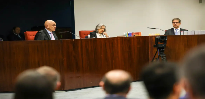 Moraes lista 13 atos executórios que embasam seu voto pela condenação de Bolsonaro no STF, incluindo uso da máquina pública e os ataques de 8 de janeiro.