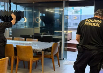 Polícia Federal e autoridades da Irlanda desmontam rede internacional de tráfico sexual; operação identificou 70 vítimas e cumpriu mandados no Brasil e na Europa.