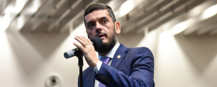 Morador de Campos dos Goytacazes, Igor de Oliveira Rodrigues terá audiência de transação penal por chamar o presidente Lula de “ladrão” durante visita à cidade, caso aceite, poderá cumprir serviços comunitários.