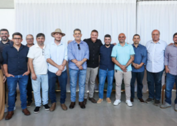 Em Paraíba do Sul, Rodrigo Bacellar se reuniu com 11 prefeitos e três vice-prefeitos, reforçando articulação política e apoio às cidades do interior do Rio de Janeiro.