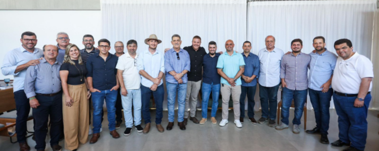 Em Paraíba do Sul, Rodrigo Bacellar se reuniu com 11 prefeitos e três vice-prefeitos, reforçando articulação política e apoio às cidades do interior do Rio de Janeiro.