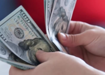 A moeda americana encerrou a semana em queda, acumulando baixa de 1,4% após três pregões consecutivos de desvalorização diante das expectativas sobre o Fed.
