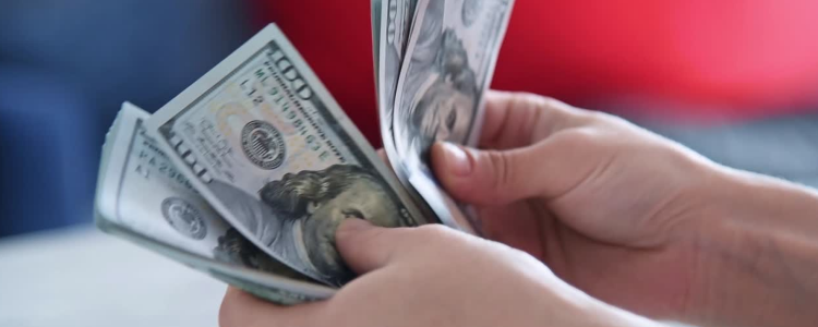 A moeda americana encerrou a semana em queda, acumulando baixa de 1,4% após três pregões consecutivos de desvalorização diante das expectativas sobre o Fed.