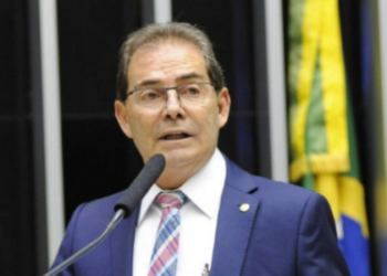 O deputado Paulinho da Força foi designado relator do projeto de anistia a condenados por atos golpistas. A medida divide Centrão, oposição e governo Lula.