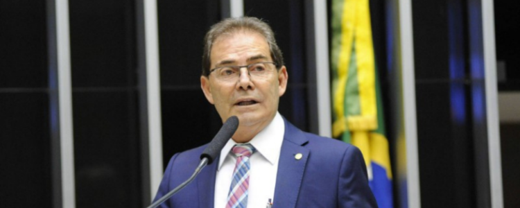O deputado Paulinho da Força foi designado relator do projeto de anistia a condenados por atos golpistas. A medida divide Centrão, oposição e governo Lula.