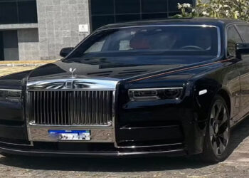 Polícia Federal apreende Rolls-Royce Phantom de R$ 11 milhões do advogado Nelson Wilians, investigado por envolvimento em fraude de R$ 6,3 bi no INSS. Operação Cambota também confiscou Bentley, Ferrari e outros bens de luxo