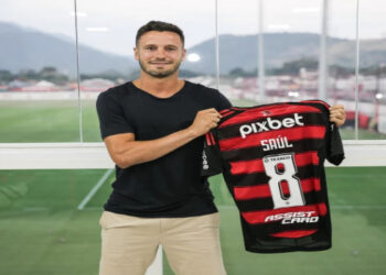 Flamengo investe R$ 277 milhões em quatro reforços, incluindo Samuel Lino e Carrascal. Diretor Boto e técnico Filipe Luís avaliam janela como positiva. Confira valores e detalhes.