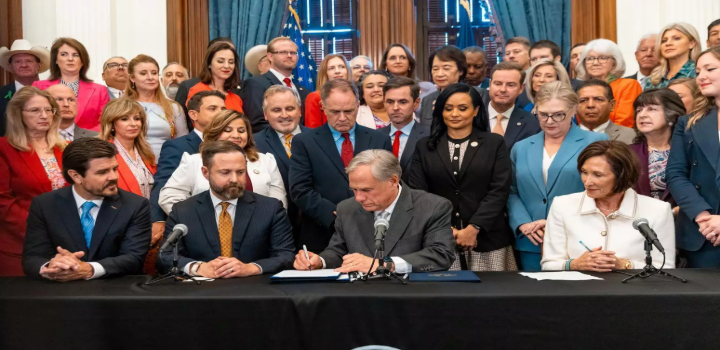Lei do Texas restringe compra de imóveis por cidadãos de China, Irã, Coreia do Norte e Rússia. Governo alega segurança nacional; comunidade sino-americana denuncia xenofobia e impactos econômicos.