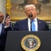Trump defende vistos de trabalho para estrangeiros e afirma que a economia dos EUA depende de mão de obra qualificada.