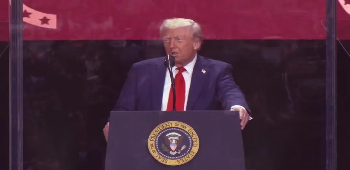 Donald Trump reagiu ao assassinato do influenciador Charlie Kirk, definindo-o como um ataque a todo o movimento conservador. Leia a transcrição do seu discurso.