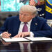 Donald Trump assina proclamação que reinstaura a pena de morte em Washington em casos de homicídio, medida que busca reforçar a repressão à criminalidade.