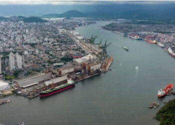 Túnel submerso de 1,5 km entre Santos e Guarujá será construído por consórcio português com investimento de R$ 6,8 bilhões. Obra deve melhorar mobilidade de 78 mil pessoas/dia.