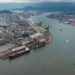 Túnel submerso de 1,5 km entre Santos e Guarujá será construído por consórcio português com investimento de R$ 6,8 bilhões. Obra deve melhorar mobilidade de 78 mil pessoas/dia.