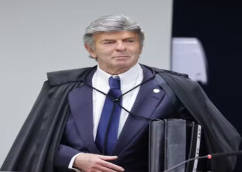 Ministros do STF avaliam que o voto de Luiz Fux na ação da trama golpista expôs colegas a ataques e sanções, além de fragilizar a unidade da Corte.