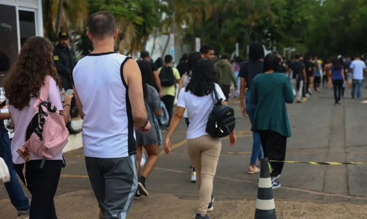 Mais de 96 mil candidatos já podem acessar o cartão de confirmação do Enamed 2025. Exame acontece em 19 de outubro, com 100 questões de múltipla escolha aplicadas em 225 cidades.