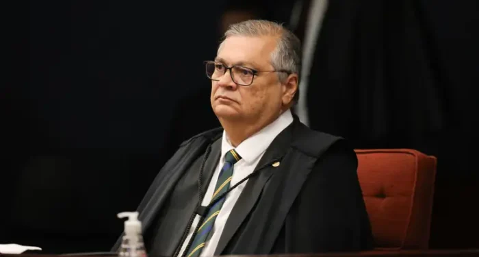 Medida sobre remuneração no Judiciário gera ameaça de paralisação.