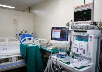O Ministério da Saúde incluiu no SUS a prostatectomia radical robótica para pacientes com câncer de próstata. A tecnologia deve ser ofertada em até 180 dias, garantindo maior equidade e segurança no tratamento.