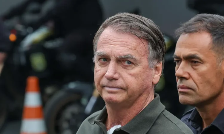 Bolsonaro pede ao STF permissão para celebrar aniversário de 15 anos da filha durante prisão domiciliar.